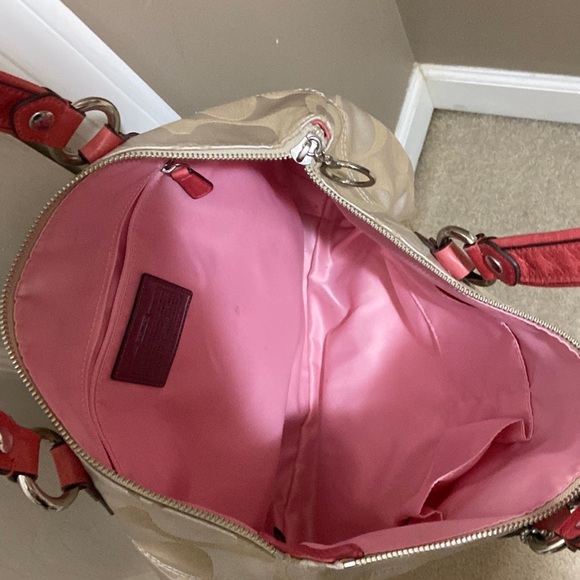 Authentic Coach purse with pink handles - Picture 4 of 9